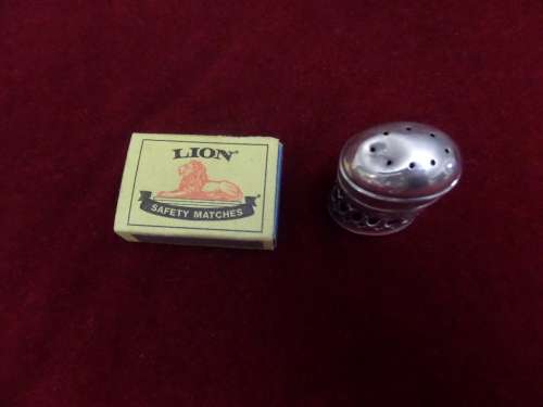 Birmingham Hallmarked Silver 1931-1932 Pepper Holder with blue glass inner