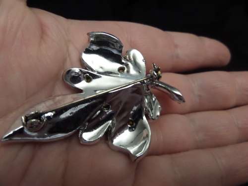 Antique Costume Jewellery Brooch (leaf)