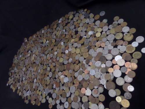 Lot of 1150 International and South Africain Coins (Bid for the Lot)