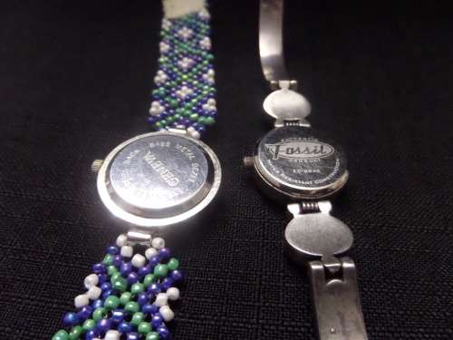 2 x Ladies Watches 1 x Geneva (working) 1 x Fossil (not running )