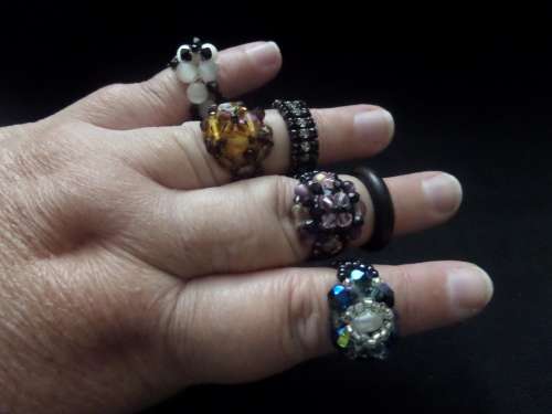 5 x Rings made with beads and 1 other (bid for the lot)