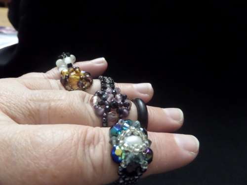5 x Rings made with beads and 1 other (bid for the lot)
