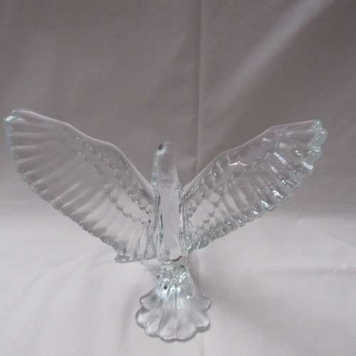 Big Glass Eagle Ornament (Excellent Condition) 19 cm x 20 cm x 13 cm