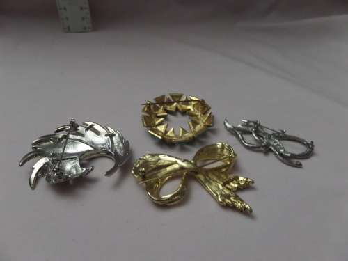 4 x Interesting Vintage Costume Brooches (Bid for the lot)
