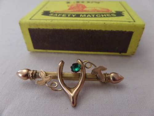 Antique 9 ct  Brooch - Wishbone on Scroll with leaves with green Stone