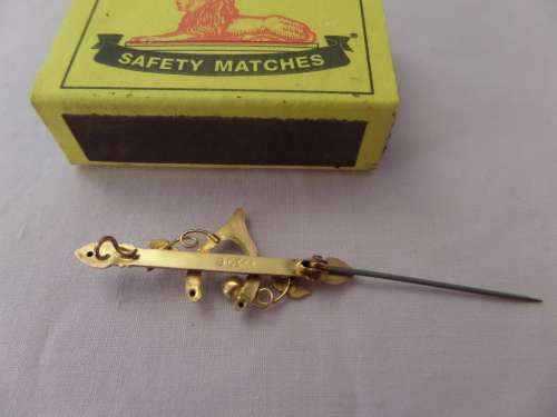 Antique 9 ct  Brooch - Wishbone on Scroll with leaves with green Stone