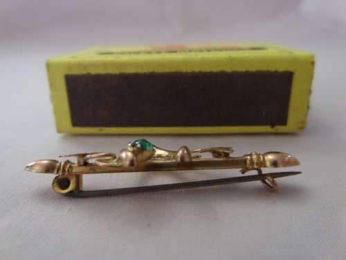 Antique 9 ct  Brooch - Wishbone on Scroll with leaves with green Stone