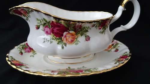 Royal Albert Old Country Roses 1962 Gravy Boat in Excellent Condition