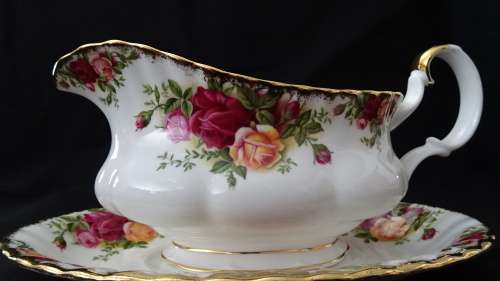 Royal Albert Old Country Roses 1962 Gravy Boat in Excellent Condition
