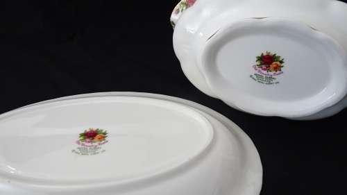 Royal Albert Old Country Roses 1962 Gravy Boat in Excellent Condition