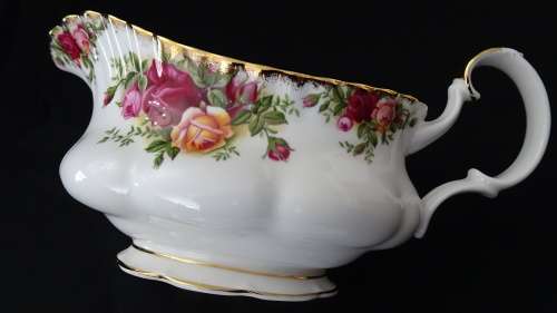 Royal Albert Old Country Roses 1962 Gravy Boat in Excellent Condition