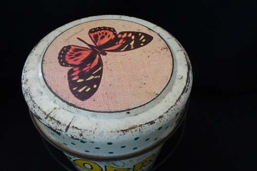 Big Vintage Cobra White Wax Polish Tin -   21cm