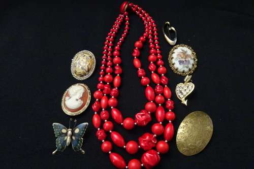 Lot of Interesting Jewellery (Bid for the lot)