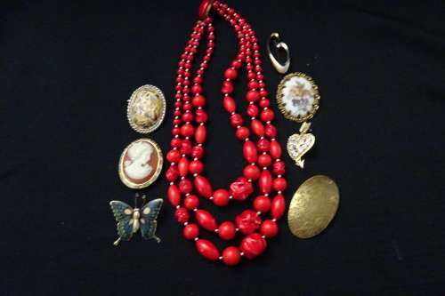 Lot of Interesting Jewellery (Bid for the lot)