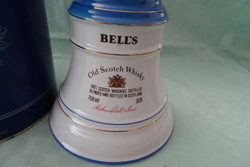 Bells Old Scotch Whisky - 750ml 1990 -The Ninetieth Birthday of Her Majesty Queen  - Sealed and Full