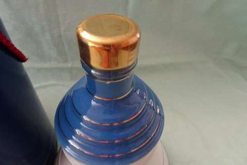 Bells Old Scotch Whisky - 750ml 1990 -The Ninetieth Birthday of Her Majesty Queen  - Sealed and Full