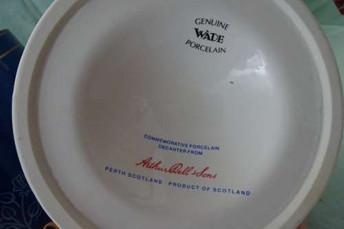 Bells Old Scotch Whisky - 750ml 1990 -The Ninetieth Birthday of Her Majesty Queen  - Sealed and Full