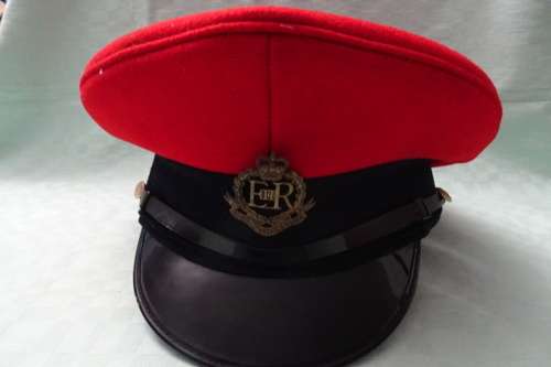 E.R II Royal Military Police Peak Cap In Excellent Condition - Size 59