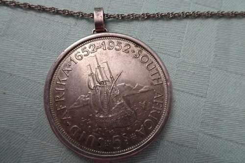 Stunning 925 Pendant with a 1952 Silver Five Shilling Coin and a 925 Silver Necklace
