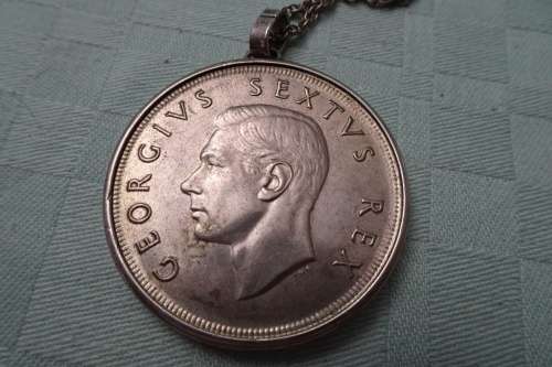 Stunning 925 Pendant with a 1952 Silver Five Shilling Coin and a 925 Silver Necklace