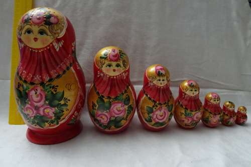 Set of 7 Russian Babushka Nesting Dolls from 22 cm - 3.5 cm in Excellent Condition