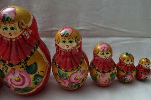 Set of 7 Russian Babushka Nesting Dolls from 22 cm - 3.5 cm in Excellent Condition