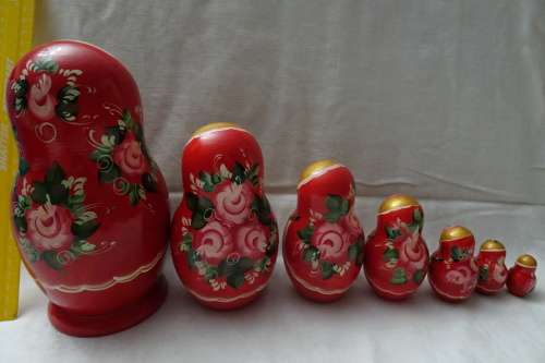 Set of 7 Russian Babushka Nesting Dolls from 22 cm - 3.5 cm in Excellent Condition