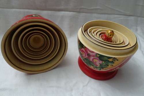 Set of 7 Russian Babushka Nesting Dolls from 22 cm - 3.5 cm in Excellent Condition