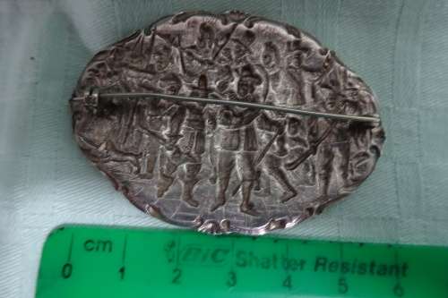 Stunning Vintage Rembrandts Night Watch Scene Pin Brooch in Good Condition