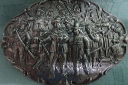 Stunning Vintage Rembrandts Night Watch Scene Pin Brooch in Good Condition