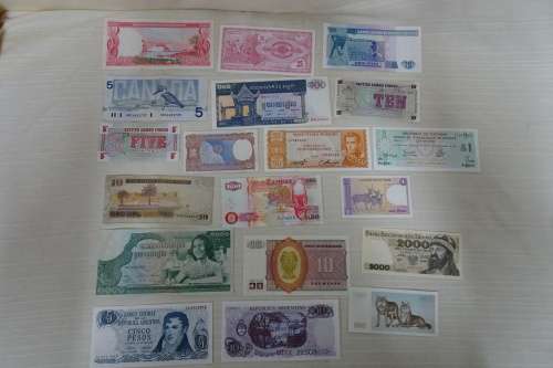 Lot of International Bank Notes in Excellent Condition