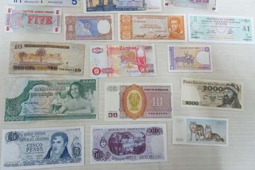 Lot of International Bank Notes in Excellent Condition