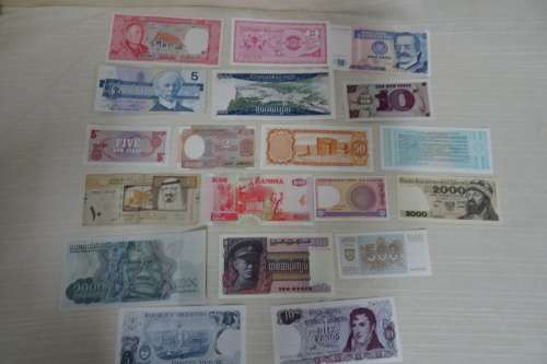 Lot of International Bank Notes in Excellent Condition
