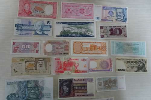 Lot of International Bank Notes in Excellent Condition