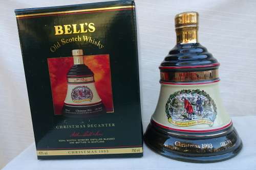 Bells Old Scotch Whisky - 750ml Christmas Decanter 1993 -Arthur Bell&Son  - Sealed and Full