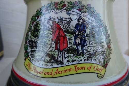 Bells Old Scotch Whisky - 750ml Christmas Decanter 1993 -Arthur Bell&Son  - Sealed and Full