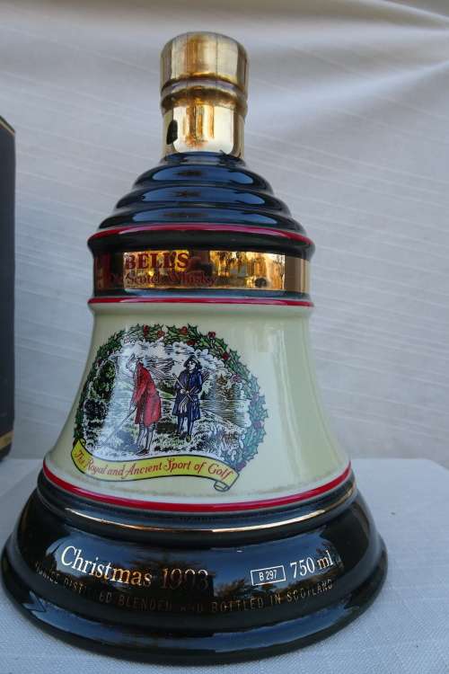 Bells Old Scotch Whisky - 750ml Christmas Decanter 1993 -Arthur Bell&Son  - Sealed and Full