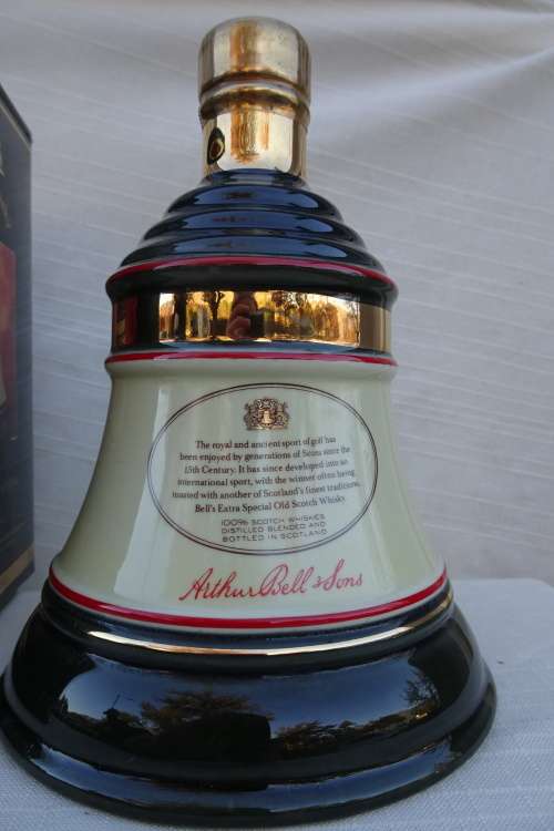 Bells Old Scotch Whisky - 750ml Christmas Decanter 1993 -Arthur Bell&Son  - Sealed and Full