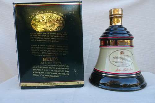 Bells Old Scotch Whisky - 750ml Christmas Decanter 1993 -Arthur Bell&Son  - Sealed and Full