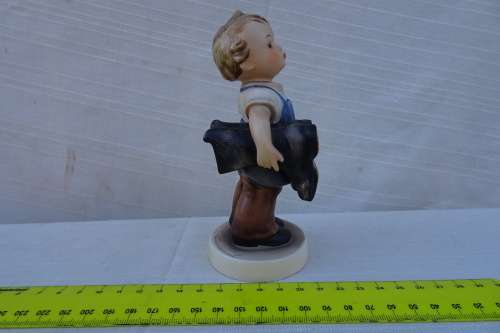 Hummel Goebel - Boy handing two pairs of Shoes "Shoemaker"(W. Germany ) 13Cm x 6Cm