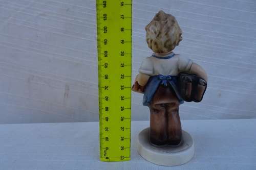 Hummel Goebel - Boy handing two pairs of Shoes "Shoemaker"(W. Germany ) 13Cm x 6Cm