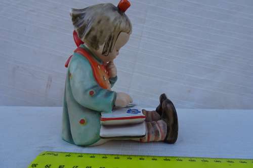 Hummel Goebel - Girl sitting reading a book of ducks/flower (W. Germany ) 12Cm x 11Cm
