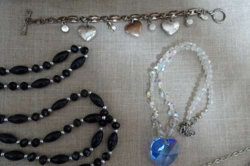 Joblot Vintage Jewellery (Bid for the Lot)