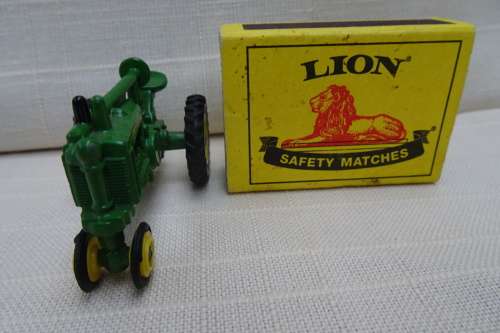 ERTL John Deere Tractor Model