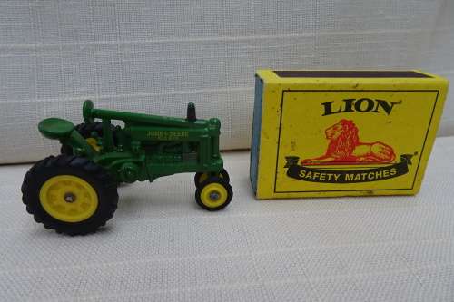 ERTL John Deere Tractor Model