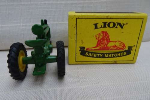 ERTL John Deere Tractor Model