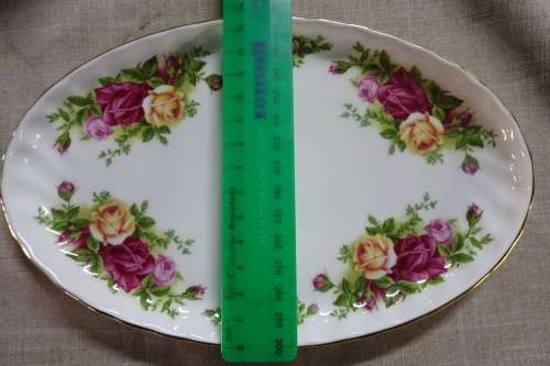 1x Royal Albert - Old Country Rose - Sandwich Dish - Made in England - Good Condition