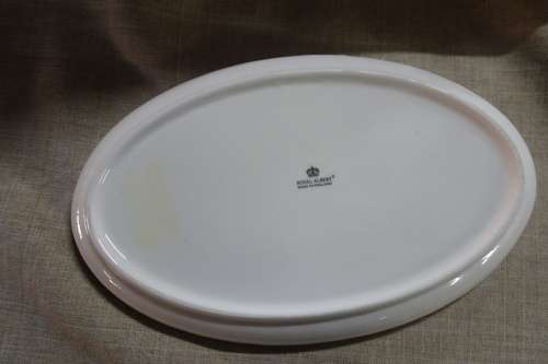 1x Royal Albert - Old Country Rose - Sandwich Dish - Made in England - Good Condition