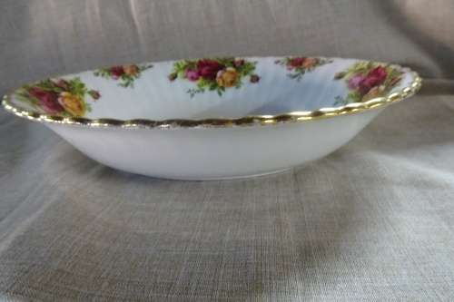 1x Royal Albert - Old Country Rose - Serving Dish ( 23Cm X 19CM)- Made in England - Good Condition