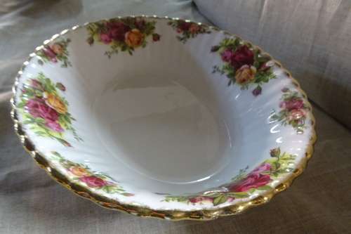 1x Royal Albert - Old Country Rose - Serving Dish ( 23Cm X 19CM)- Made in England - Good Condition